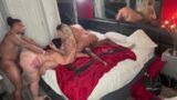 3 Tombul Hatun Siyah Yarraklı Boğalar Tarafından Sikildi