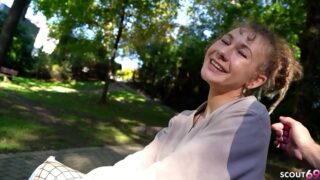 Petite Kızı Yabancı Dev Yarrakla Raw Anal Sikti