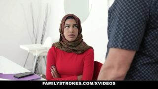 Üvey Kız Maya Farrell Üvey Abisine Sakso Çekti!