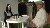Yaşlı ve Genç Adam Rahibeyi Çift Sikti